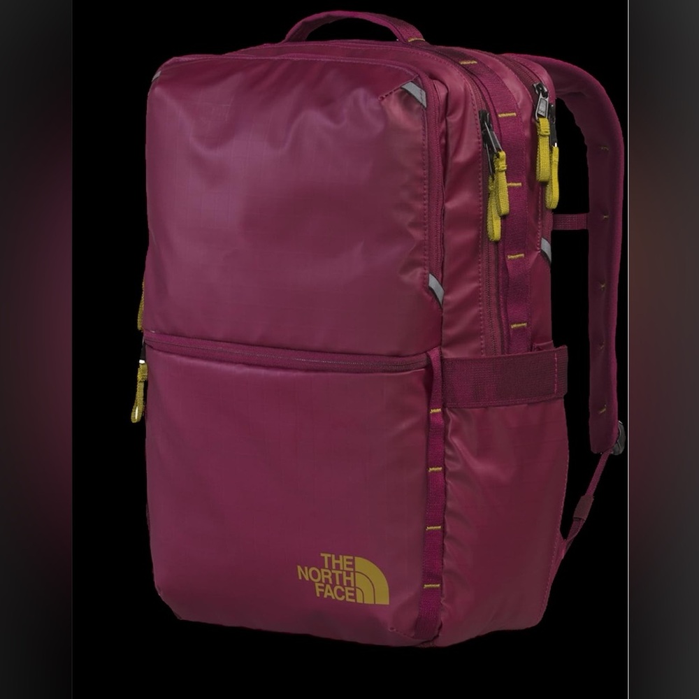 The North Face Base Camp Voyager day pack NWT backpack